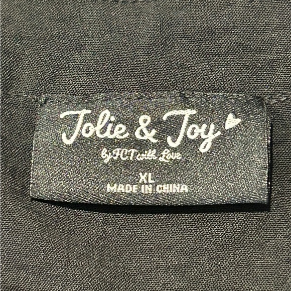 Jolie & Joy Women's Black V-Neck Top - Picture 3 of 9